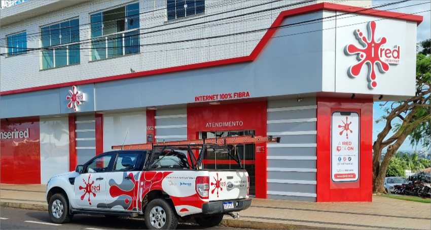 fachada do escritório da IRED internet em Maringá, PR